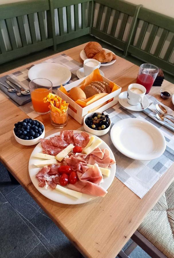 Bed and Breakfast Le Acacie Torreano Esterno foto